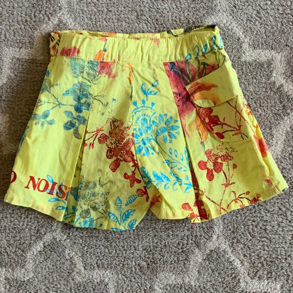 NWT 3 Pommes girl shorts
